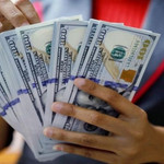 Tỷ giá USD hôm nay ngày 22/12: Cơn sốt USD chợ đen hạ nhiệt, ngân hàng âm thầm tăng