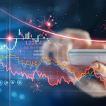 Áp lực trước đỉnh 1.900 điểm, nhà đầu tư nên xuống tiền hay đứng ngoài?