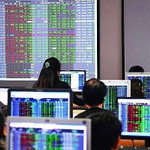 VN-Index rung lắc tại vùng đỉnh lịch sử, xu hướng tăng còn được giữ?