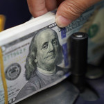 Tỷ giá USD hôm nay ngày 12/12: USD rớt sâu ở ngân hàng, chợ đen kéo giá dựng đứng