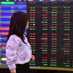 Hồi phục “nửa vời”, VN-Index vẫn loay hoay tìm xu hướng