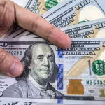 Tỷ giá USD hôm nay ngày 4/5: Mặt bằng giá ngân hàng đi ngang, chợ đen giảm mạnh 