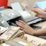 Làn sóng phát mại tài sản lan rộng, áp lực nợ xấu dồn về ngân hàng
