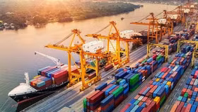 Biến động của thế giới có mang “mùa xuân” đến sớm với doanh nghiệp xuất khẩu Việt?