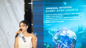 Thí sinh trình bày dự án tại phần thi “Cosmo Green Summit - Impactful Beauty”