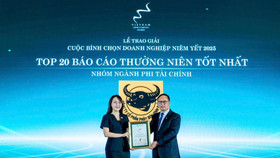 Đại diện Công ty Cổ phần Phân bón Bình Điền nhận vinh danh Top 20 doanh nghiệp có Báo cáo thường niên tốt nhất nhóm ngành phi tài chính năm 2025
