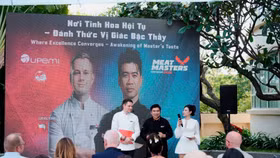 Hai bếp trưởng nổi tiếng là ông Huỳnh Hoàng Sin và ông Lukasz Konik tại sự kiện “Meat Master 2026”