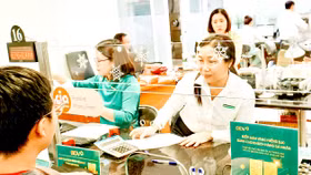 Người dân mua vàng khó như thời bao cấp, BIDV mở thêm 6 điểm bán vàng miếng SJC