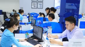 CASA đồng loạt sụt giảm, ngân hàng dồn lực níu giữ dòng vốn rẻ