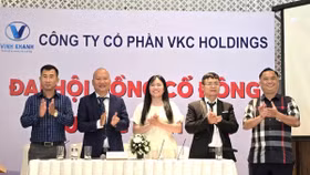 Ông Đỗ Thành Nhân (bìa phải), Chủ tịch Thiên Hoàng Holdings được bầu vào Hội đồng quản trị VKC Holdings nhiệm kỳ 2026 - 2031