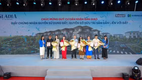 Cư dân Gladia by the Waters nhận sổ hồng trước thềm Tết Nguyên đán