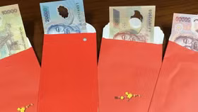 Ngân hàng "mở hầu bao" lì xì lớn cho khách gửi tiền ngày khai xuân