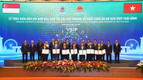 Sembcorp và Becamex ký biên bản ghi nhớ, cam kết nghiên cứu đầu tư phát triển Khu công nghiệp VSIP với các địa phương