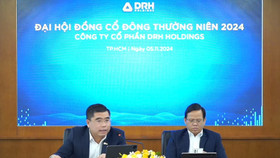 Ông Phan Tấn Đạt, Chủ tịch Hội đồng quản trị (bên trái) và ông Ngô Đức Sơn, Tổng giám đốc DRH DRH Holdings