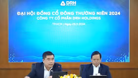 Ông Phan Tấn Đạt, Chủ tịch Hội đồng quản trị (bên trái) và ông Ngô Đức Sơn, Tổng giám đốc DRH DRH Holdings