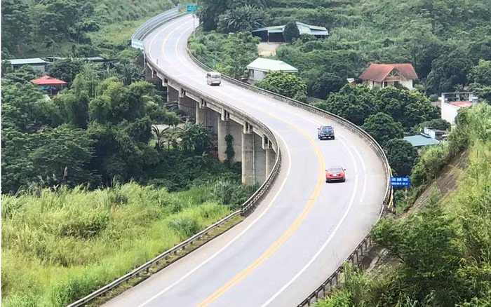Kiến nghị mở rộng tuyến đường cao tốc Nội Bài - Lào Cai đoạn Yên Bái - Lào Cai lên quy mô 4 làn xe.