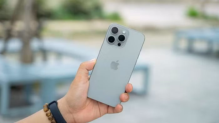 Phone 15 Pro Max phiên bản dung lượng 256 GB đang có giá bán khoảng 30 triệu đồng