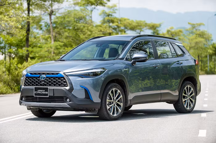 Corolla-Cross-HV-VnExpress-JPG-1667-7388-1642478675.jpg