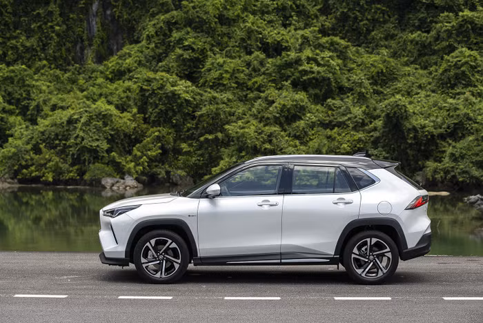 Toyota Yaris Cross là mẫu xe hybrid xăng lai điện thứ 4 của hãng Nhật, bên cạnh Corolla Cross, Corolla Altis và Camry.