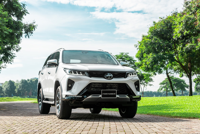 Toyota Fortuner 2024 nâng cấp cho 2 phiên bản Legender 