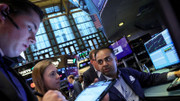 S&P 500 và Nasdaq tăng điểm nhờ loạt tin tốt từ lạm phát và đàm phán thương mại