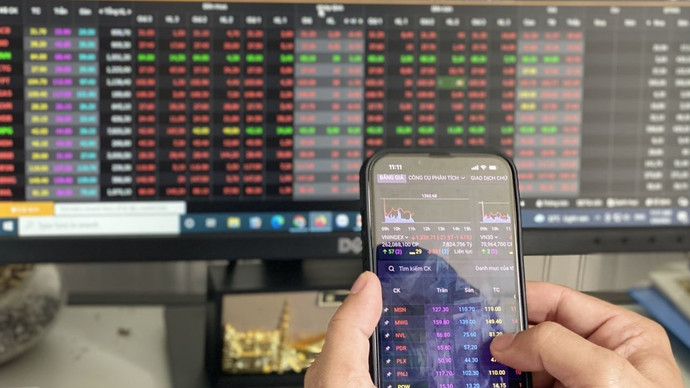 VN-Index giằng co quanh mốc 1.700 điểm, thị trường vẫn trong trạng thái thăm dò