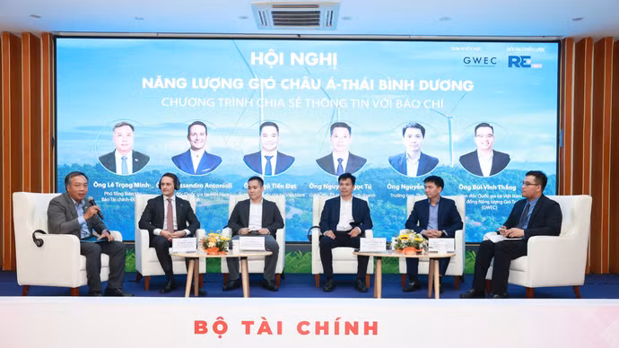 Toàn cảnh buổi thông tin với báo chí