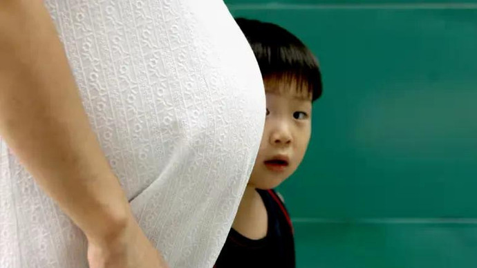 “Giông tố” tài chính khiến gia đình trẻ ngại sinh con