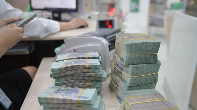 Đà tăng tín dụng làm "nóng" lãi suất, ngân hàng bước vào giai đoạn căng vốn