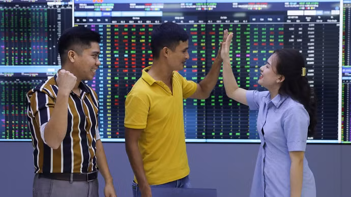 Dòng tiền đứng ngoài quan sát, thị trường chưa thoát trạng thái "chờ"