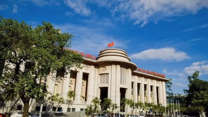 Ngân hàng Nhà nước yêu cầu xử lý nghiêm tổ chức tín dụng tăng lãi suất trái chỉ đạo