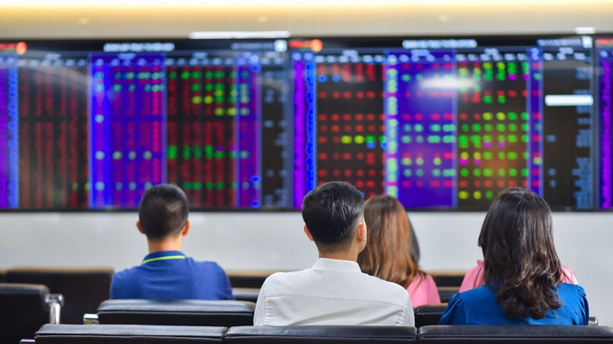 VN-Index cần tín hiệu bùng nổ để vượt 1.700, rủi ro điều chỉnh vẫn rình rập