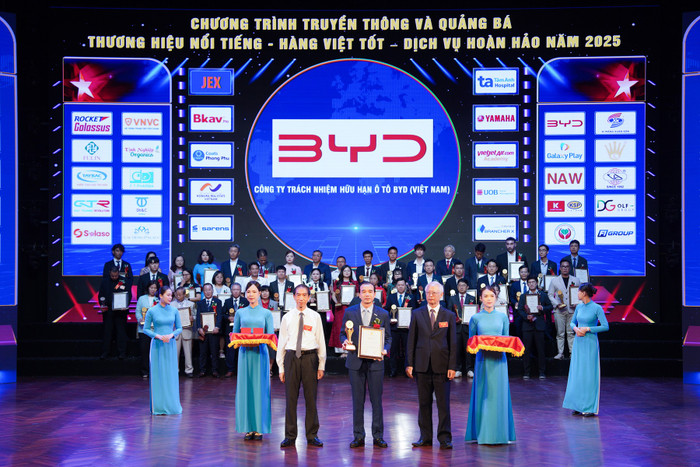 BYD Việt Nam nhận hai giải thưởng tại lễ vinh danh “Hàng Việt Tốt – Dịch vụ Hoàn hảo”
