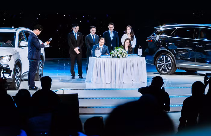 BYD bắt tay Grab: Khách hàng được trải nghiệm xe điện hiện đại, tài xế lương tối thiểu 25 triệu/tháng