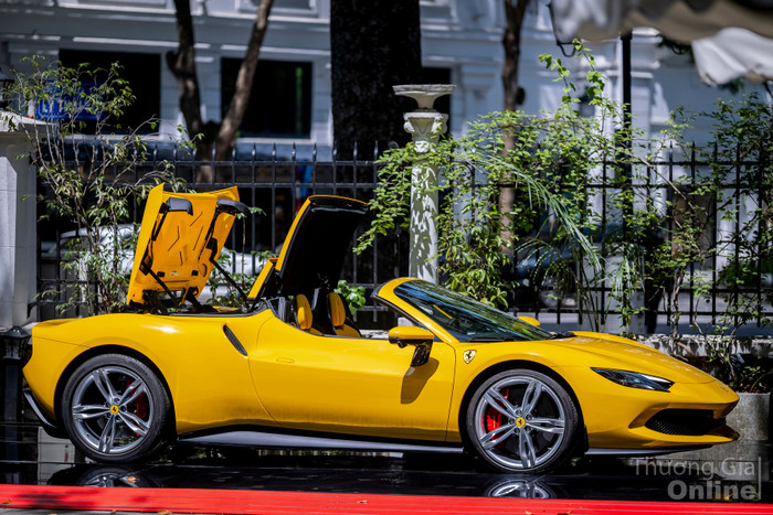 Hệ thống mui xếp cứng có thể đóng/mở trong 14 giây của Ferrari 296 GTS dsf9220.jpg