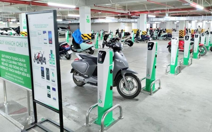 Trạm sạc chính hãng và nhượng quyền của VinFast là một giải pháp nhưng lại chỉ sử dụng cho xe của VinFast v-green.jpg