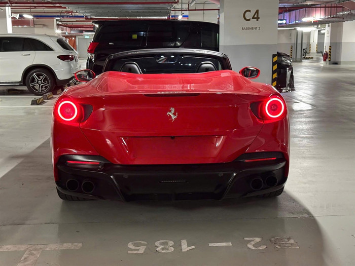 Phần đuôi xe Ferrari Portofino M đơn giản nhưng đặc trưng rất dễ nhận biết. (Ảnh: Vic Nguyen) img-7898.jpg