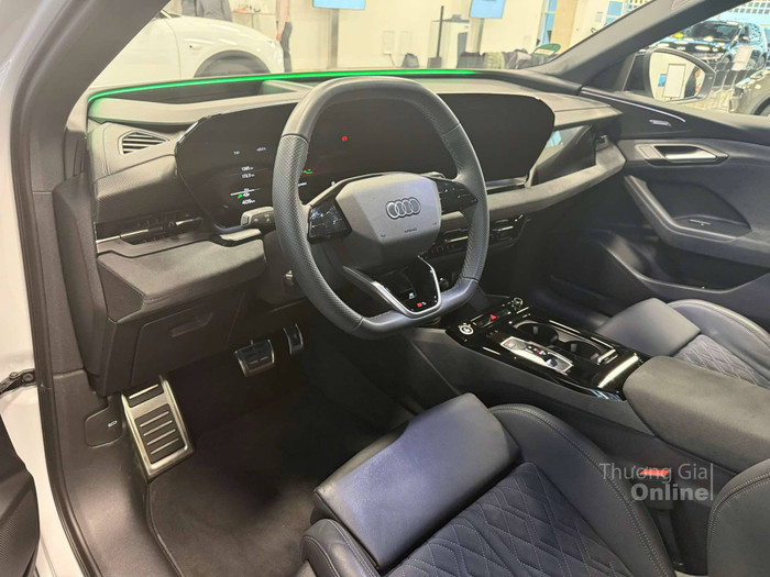 Không gian nội thất ngập tràn công nghệ của Audi Q6 e-tron. attiuzuypzm-ieav9emf8d1admeqajrsmq1kmcf5kv851u.jpg