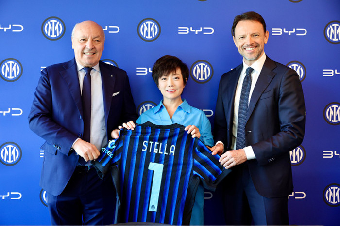 Bà Stella Li, phó chủ tịch tập đoàn BYD và đại diện đội bóng Inter Milan Bà Stella Li, phó chủ tịch tập đoàn BYD và đại diện đội bóng Inter Milan