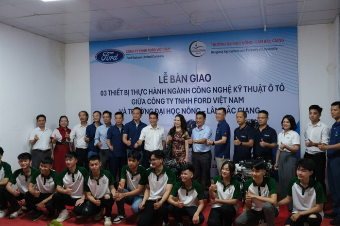 Dự án trao tặng động cơ và hộp số cho một số trường đại học ban-giao-bafu-engine.jpg