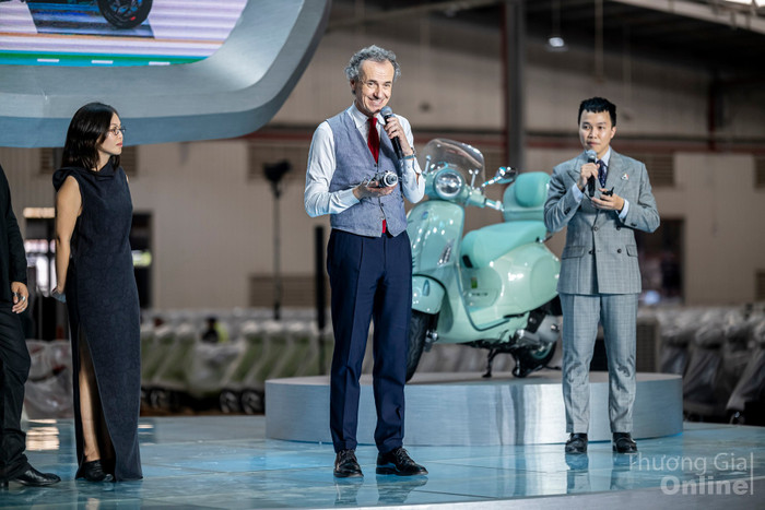 Ông Gianluca Fumie - Chủ tịch kiêm tổng giám đốc Piaggio Việt Nam - trong buổi ra mắt Vespa Sprint và Primavera 2025. dsf6938.jpg