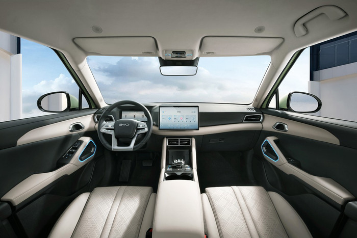 byd-atto-2-noi-that-1.jpg
