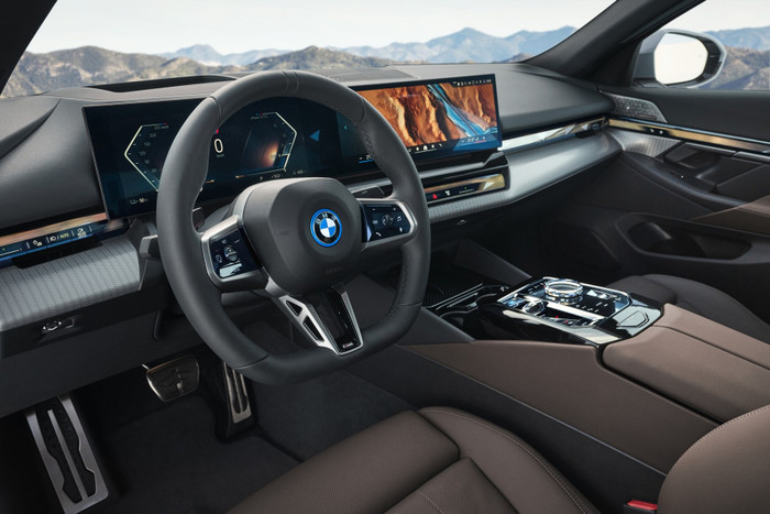 Khoang lái mới của BMW 5-Series thế hệ mới p90505125-lowres-the-new-bmw-i5-edriv.jpg