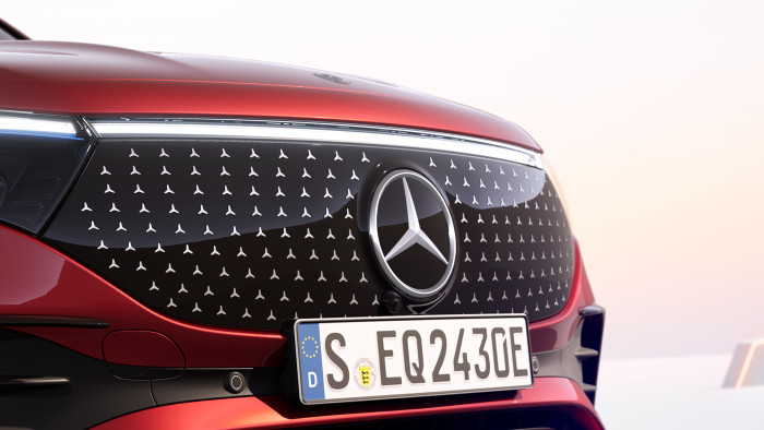 Cụm đèn LED nối liền mới trên Mercedes-EQB 250+ 4.jpg