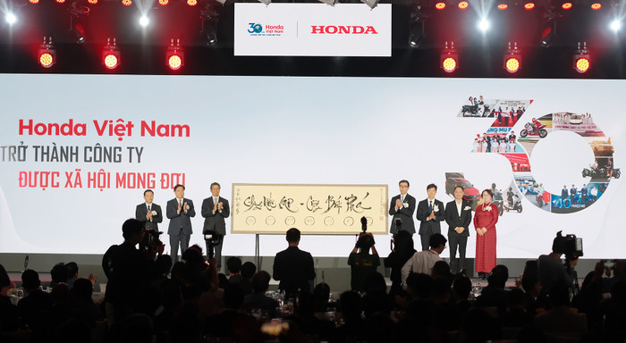 Kỷ niệm 30 năm thành lập tại Việt Nam, Honda chính thức ra mắt Honda Airblade 125cc phiên bản giới hạn