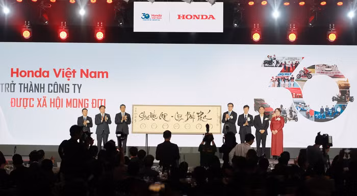 Kỷ niệm 30 năm thành lập tại Việt Nam, Honda chính thức ra mắt Honda Airblade 125cc phiên bản giới hạn