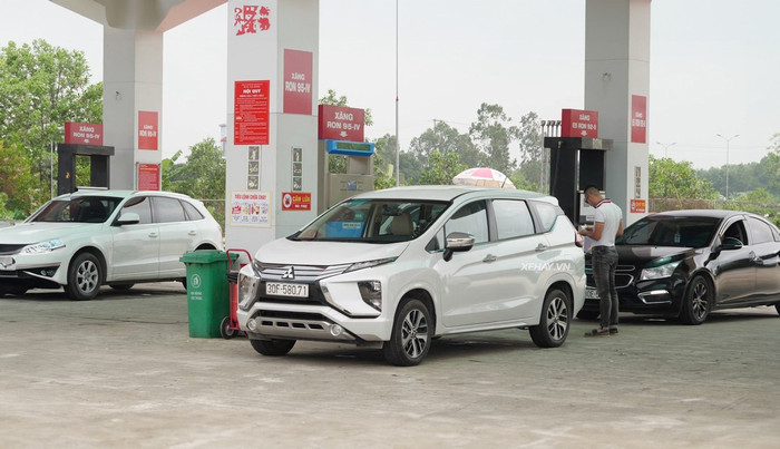 Mitsubishi Xpander sử dụng xăng nên không tốn thời gian đợi sạc xpander-do-xang.jpg