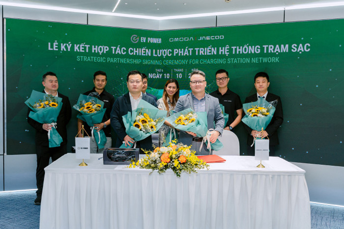 Ông Nguyễn Đăng Quang, phó Tổng giám đốc Omoda & Jaecoo Việt Nam đang từng bước hiện thực hóa chiến lược "Liên minh trạm sạc" hop-tac-voi-ev-power-la-mot-trong-nhung-mat-xich-trong-hanh-trinh-phat-trien-ben-vung-tai-viet-nam-cua-omoda-jaecoo-viet-nam.jpg
