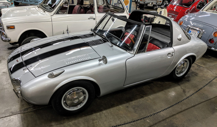 Toyota Sports 800 sau khi mở mui mang đến cảm giác thể thao, phóng khoáng rất tự do 1967-toyota-sports-800.jpg