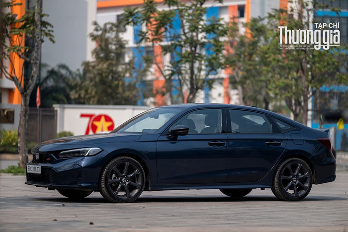 Mặc dù nhiều ưu điểm nhưng mức giá bán cao khiến Honda Civic e:HEV RS khó tiếp cận khách hàng dsf3889.jpg
